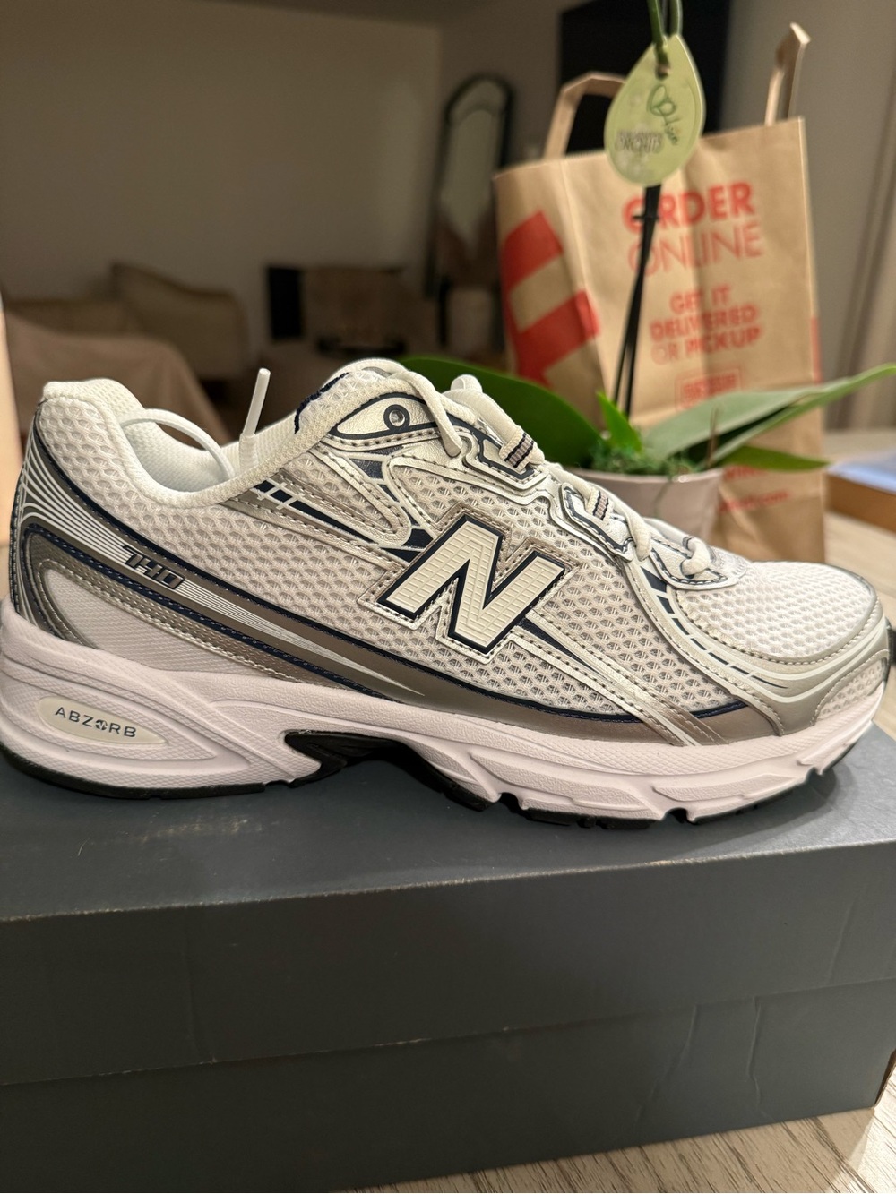 New Balance Men's White and Gray Athletic Running Shoe